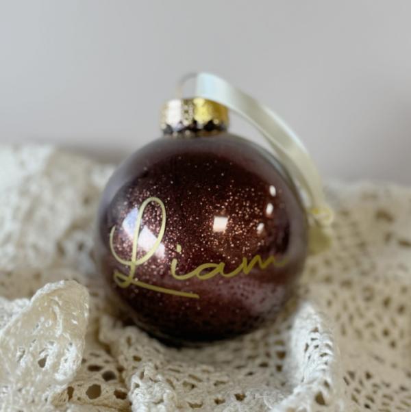 Kerstbal rode glitters met naam.jpeg