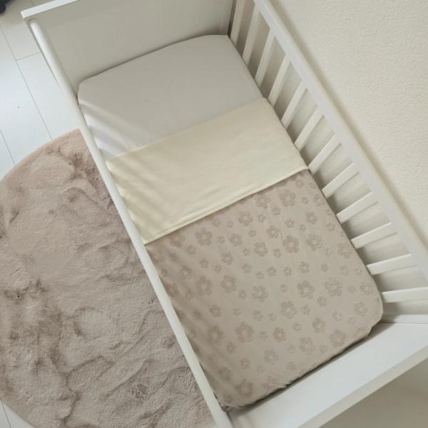 deken wieg beige bloemen.jpg