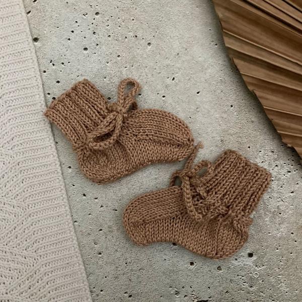 gebreide baby sokjes soft brown.jpg