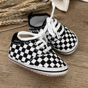 sneaker baby zwart wit.jpg