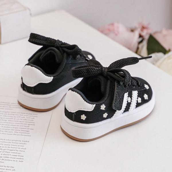 sneaker zwart meisje bloemetjes 2.jpg