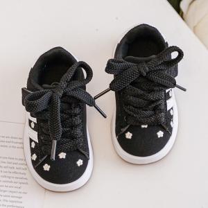 sneaker zwart meisje bloemetjes.jpg