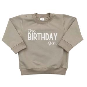 sweater birthday girl zand.jpg