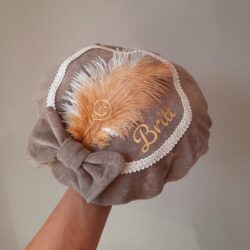 pietenmuts taupe strik beige met naam