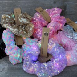 scrunchie led Lichtgevende scrunchie met LED-lichtjes in verschillende kleuren