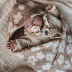 wikkeldeken teddy bloemen taupe