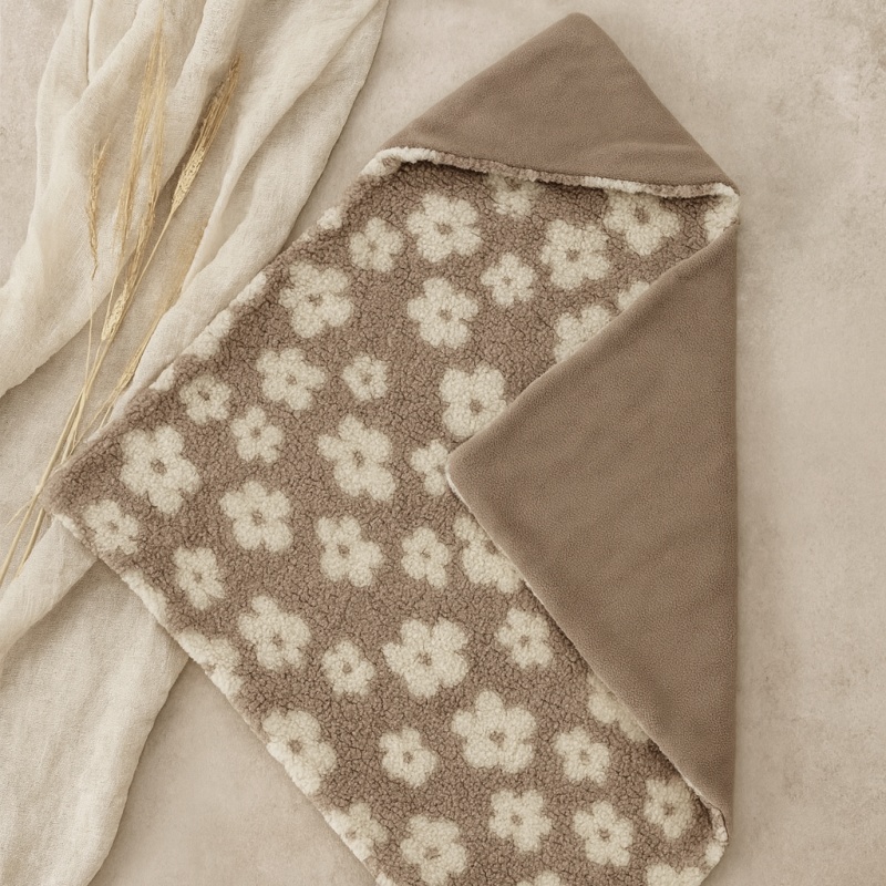 wikkeldeken teddy bloemen taupe met fleece binnenkant