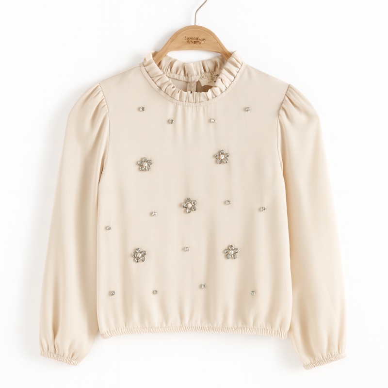 Meisjes blouse met bloem strass in beige, verkrijgbaar in wit, met ruches aan de kraag Meisjes blouse met bloem strass in beige, verkrijgbaar in wit, met ruches aan de kraag