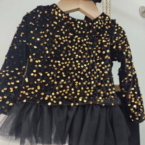 zwarte babyset met gouden pailletten en tule rok – detail van de feestelijke top