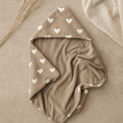 wikkeldeken teddy taupe met witte hartjes