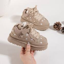 Beige sneakers meisjes – gevoerde schoenen met imitatiebont en bloemenprint 4 Beige sneakers meisjes – gevoerde schoenen met imitatiebont en bloemenprint (4)