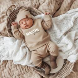 gepersonaliseerde baby trui met voor  en achternaam (2)