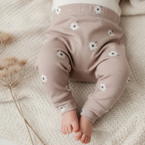 handgemaakt meisjes broekje oudroze met bloemen