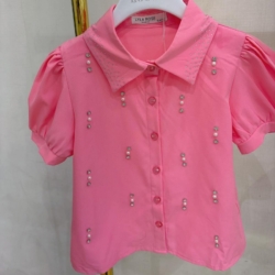roze blouse meisje parels