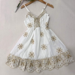 zomerjurkje meisje beige wit zomerjurkje meisje beige wit