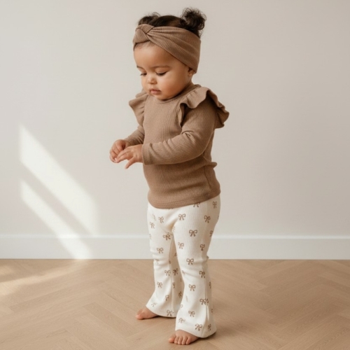 flared broek strikjes